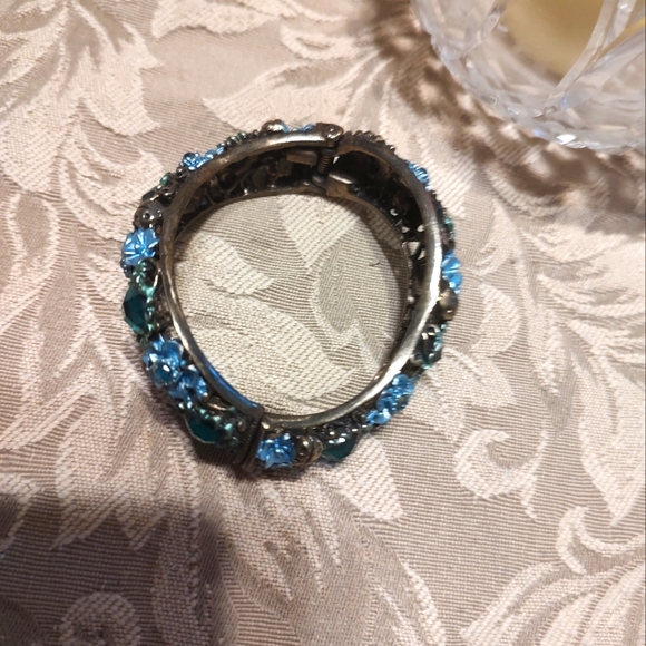 🐦 Charming Teal Green & Baby Blue Wave Floral Stone Cuff Bracelet - Picture 10 of 13